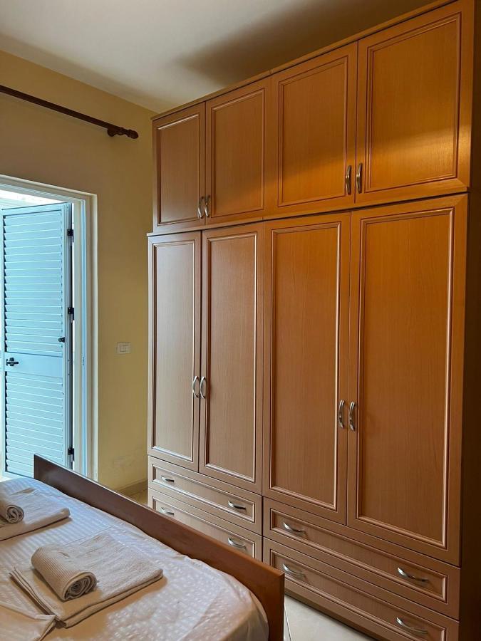 City Center Apartment Saranda Luaran gambar