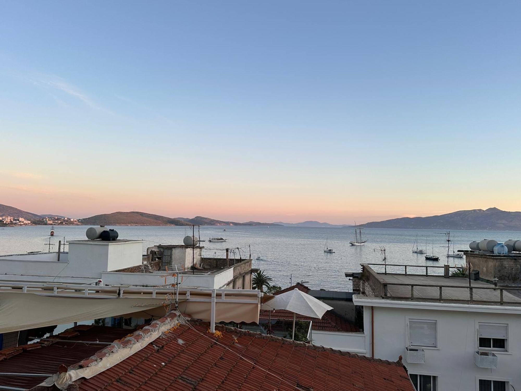 City Center Apartment Saranda Luaran gambar